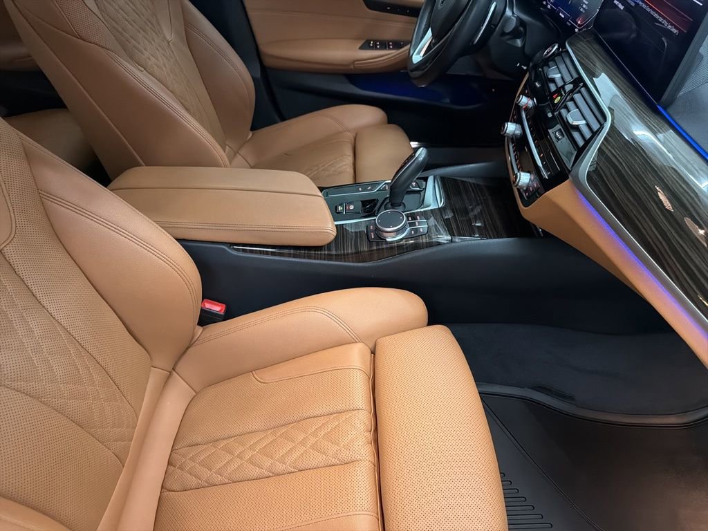 Used 2021 BMW 540i w/ Premium Package image 31