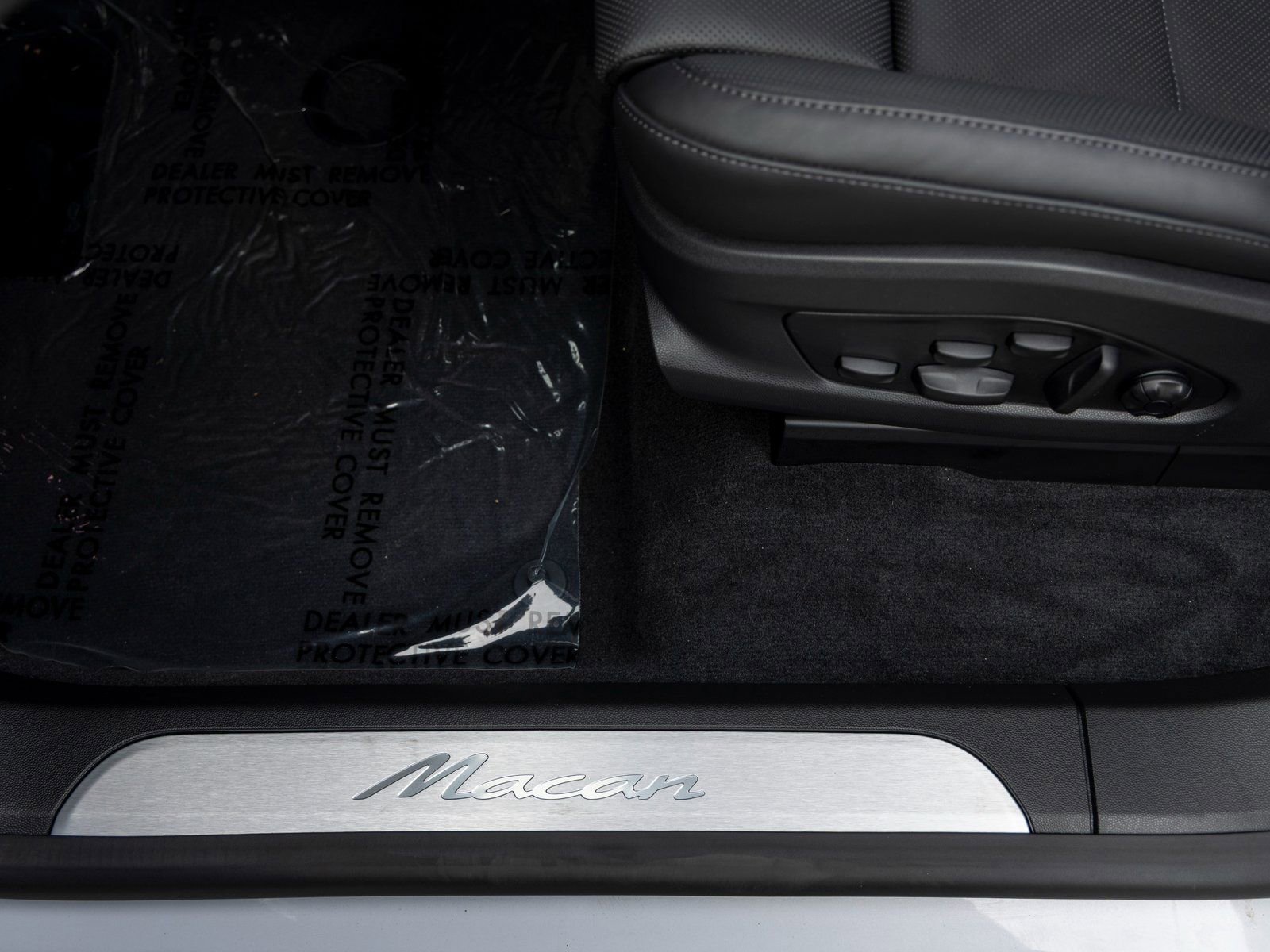 New 2025 Porsche Macan Electric image 26