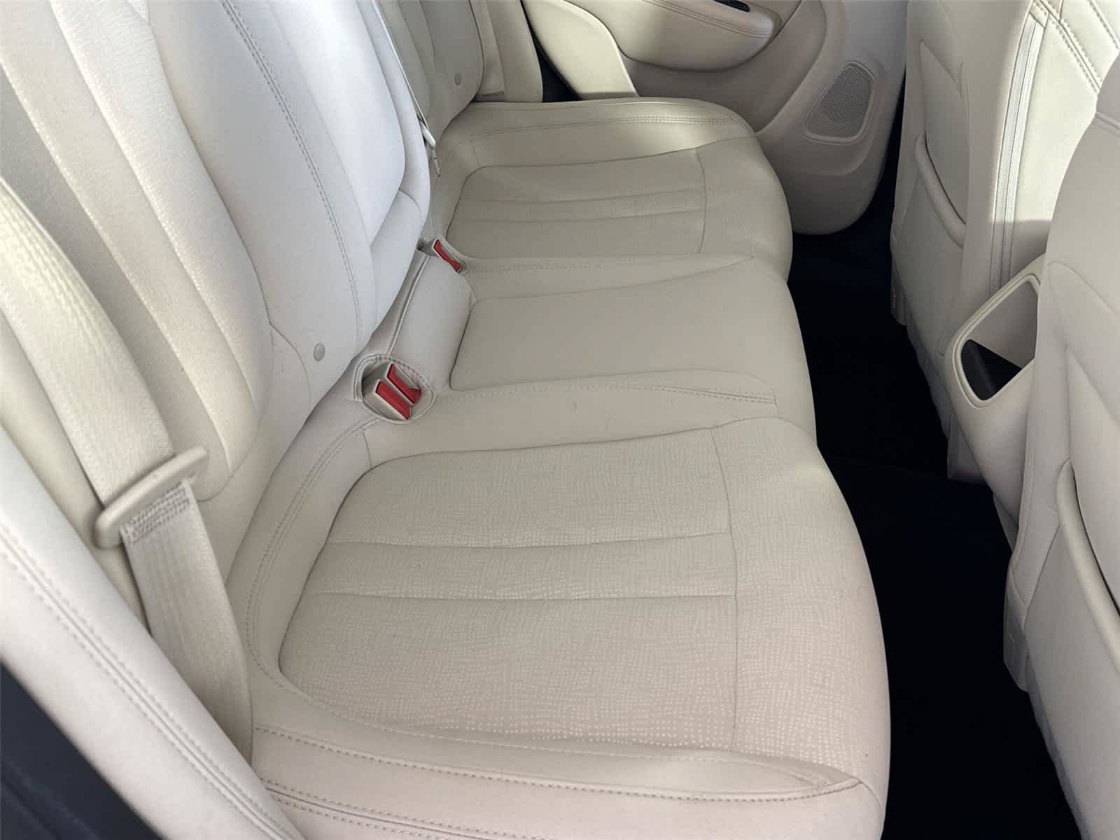 Used 2016 Chrysler 200 Limited FWD image 14