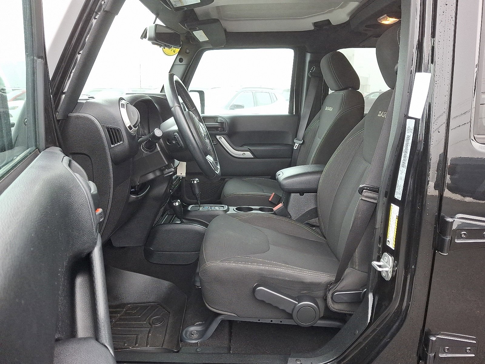 Used 2018 Jeep Wrangler Unlimited Sahara w/ Connectivity Group image 14