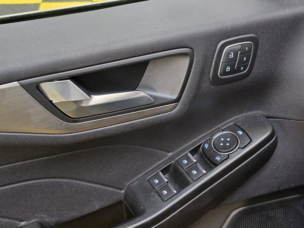 Used 2022 Ford Escape Titanium w/ Class II Trailer Tow Package image 24