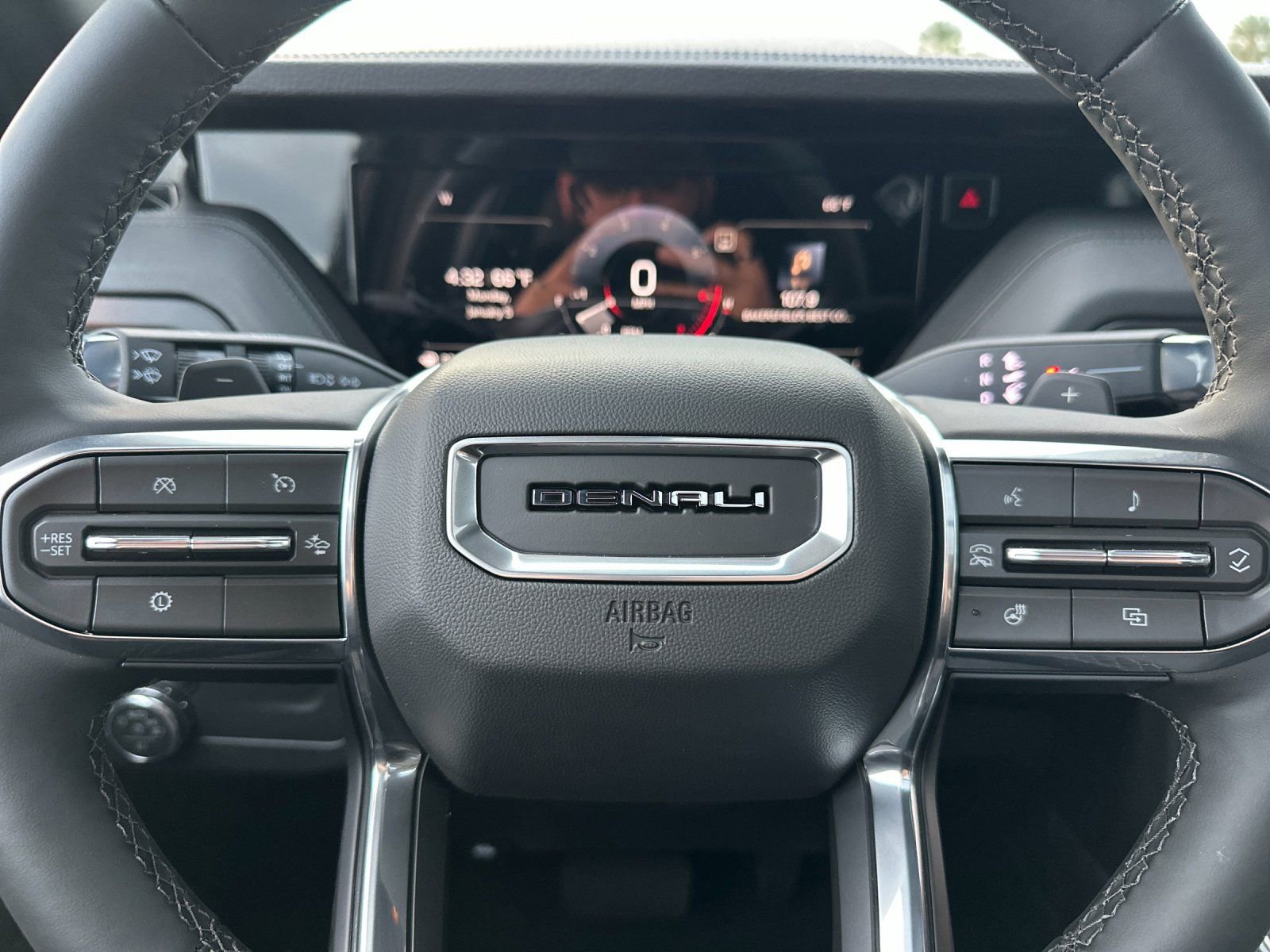 New 2026 GMC Yukon XL Denali w/ Sun & Power Step Package AWD/4WD image 25