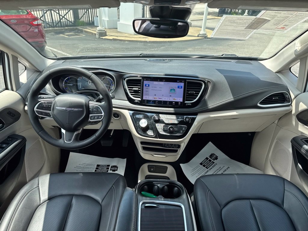 Used 2024 Chrysler Pacifica Limited FWD image 17