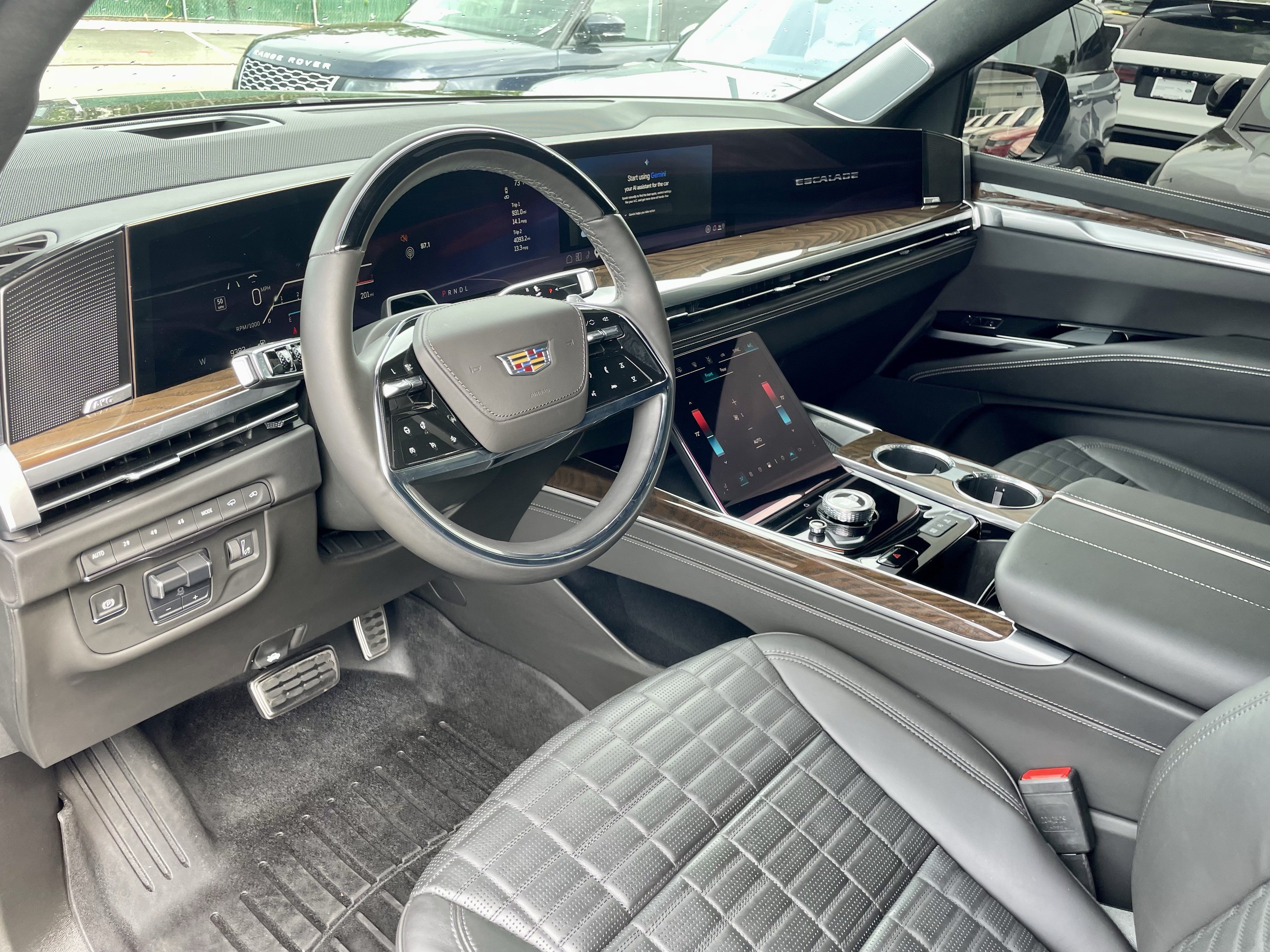 Used 2025 Cadillac Escalade Sport Platinum w/ LPO, ONYX Package AWD/4WD image 13