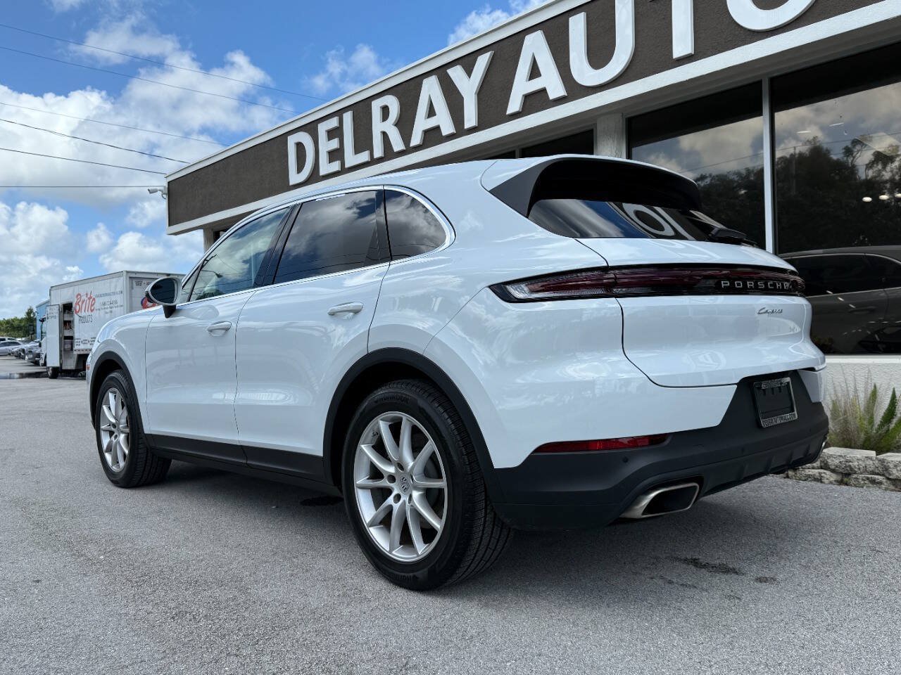 Used 2024 Porsche Cayenne AWD/4WD image 5
