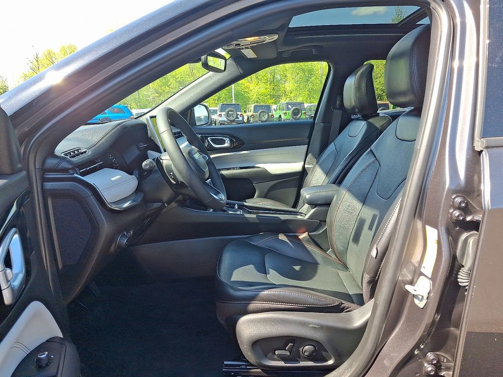 Used 2023 Jeep Compass Limited w/ Sun and Sound Group AWD/4WD image 14