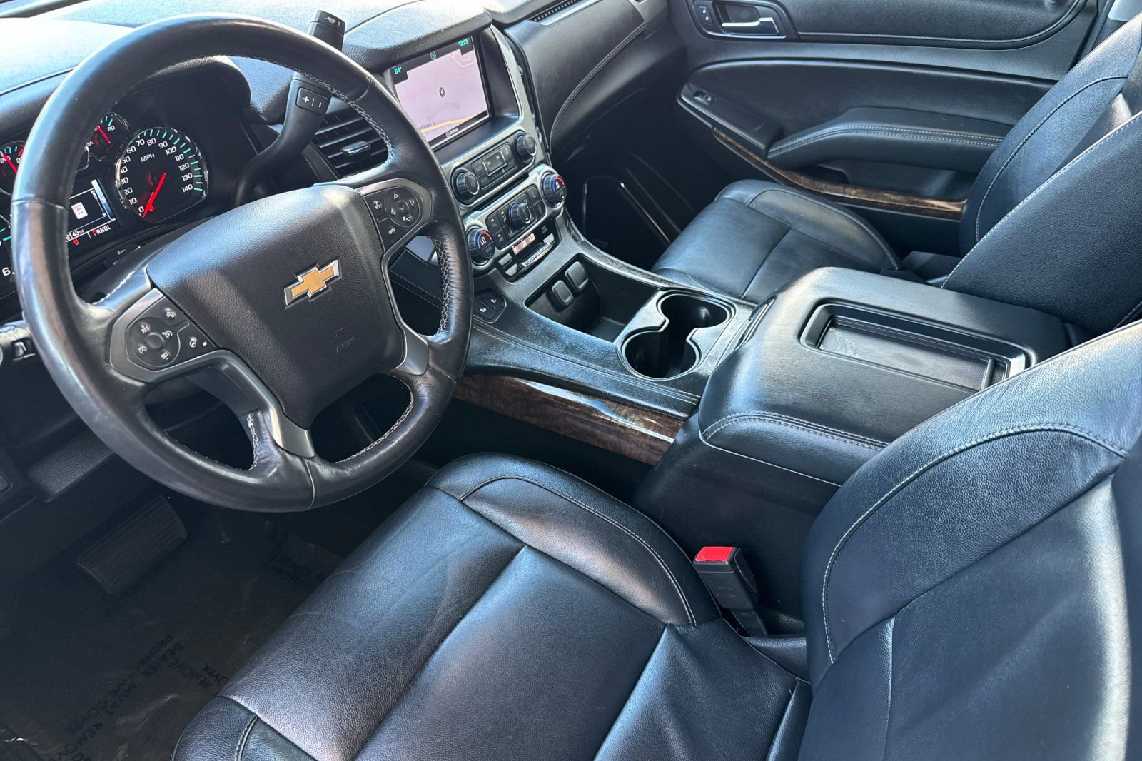Used 2018 Chevrolet Suburban LT w/ Luxury Package RWD image 10