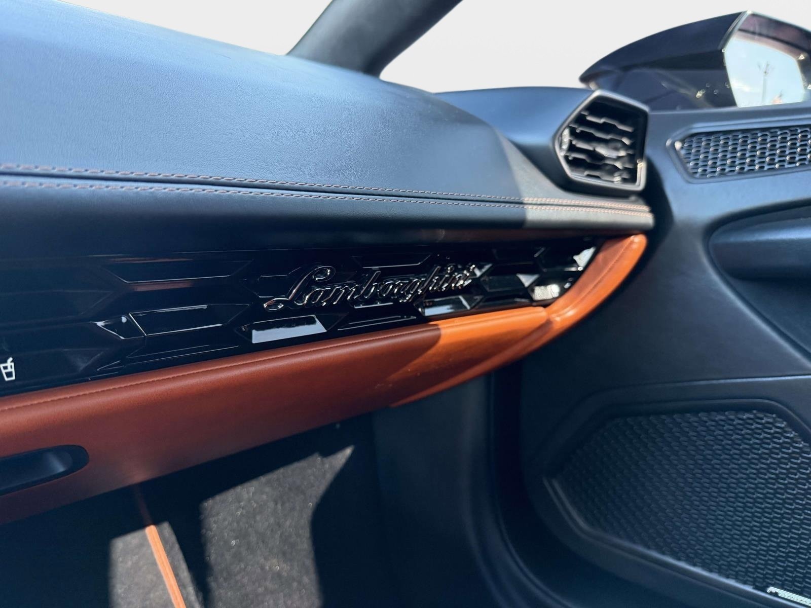 Used 2018 Lamborghini Huracan LP 610-4 AWD/4WD image 44
