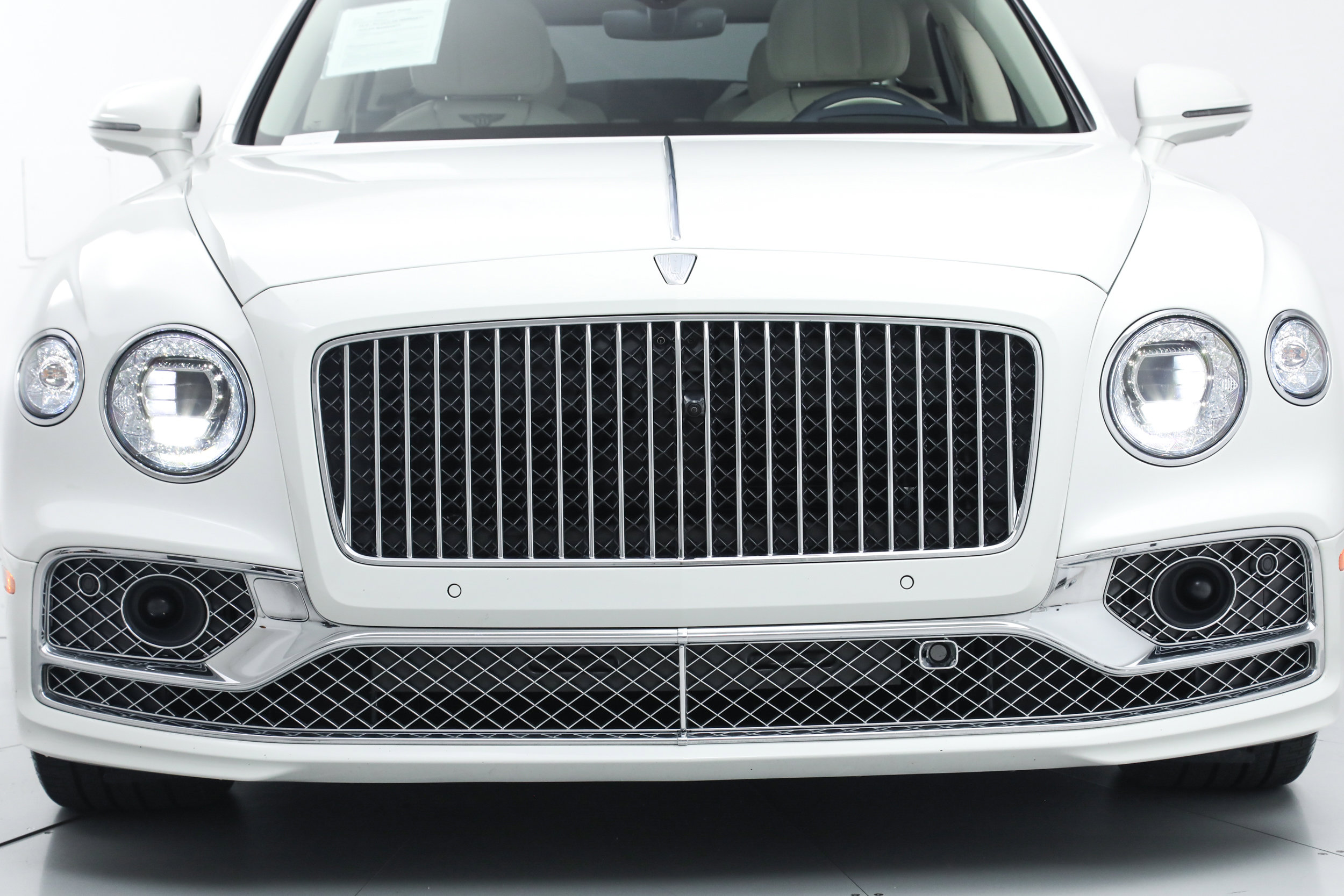 Used 2022 Bentley Flying Spur Plug-In Hybrid AWD/4WD image 9
