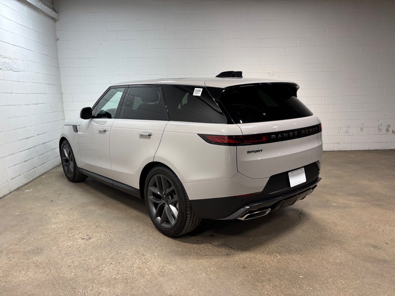 Used 2026 Land Rover Range Rover Sport SE AWD/4WD image 9