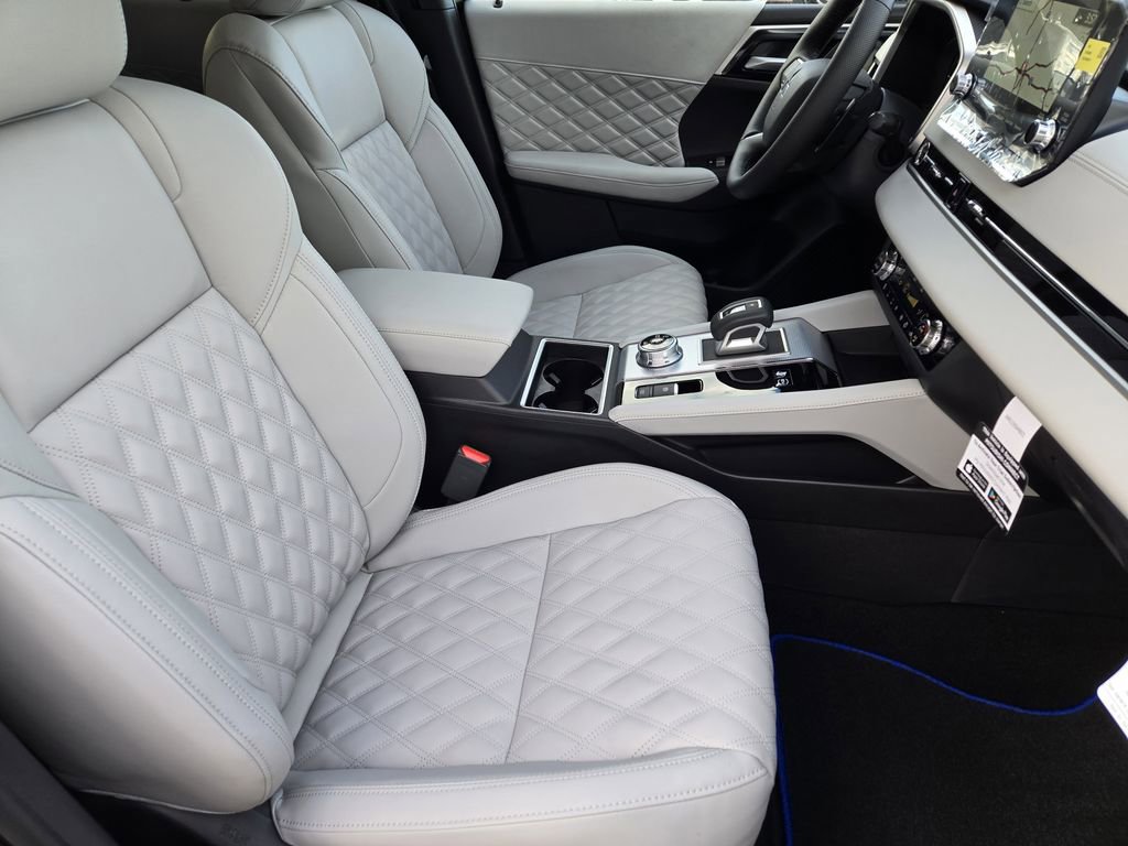 New 2025 Mitsubishi Outlander SEL image 11