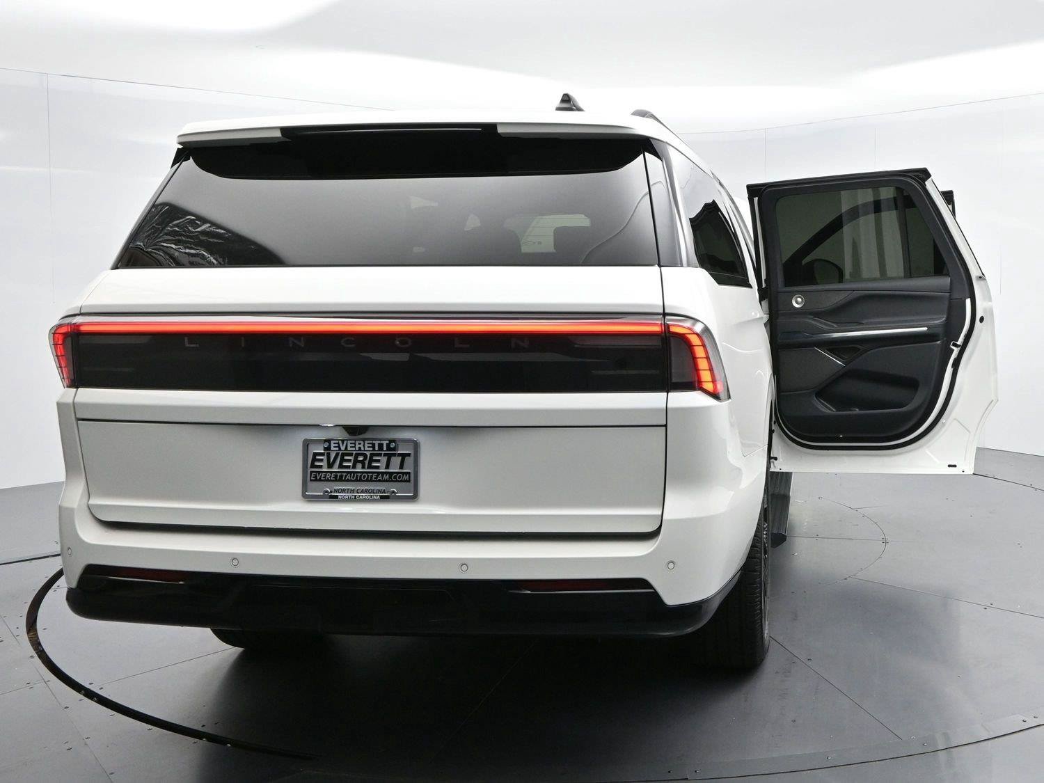Used 2026 Lincoln Navigator L Reserve w/ Jet Appearance Package AWD/4WD image 44