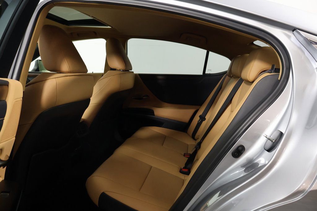 Used 2024 Lexus ES 300h w/ Premium Package image 11