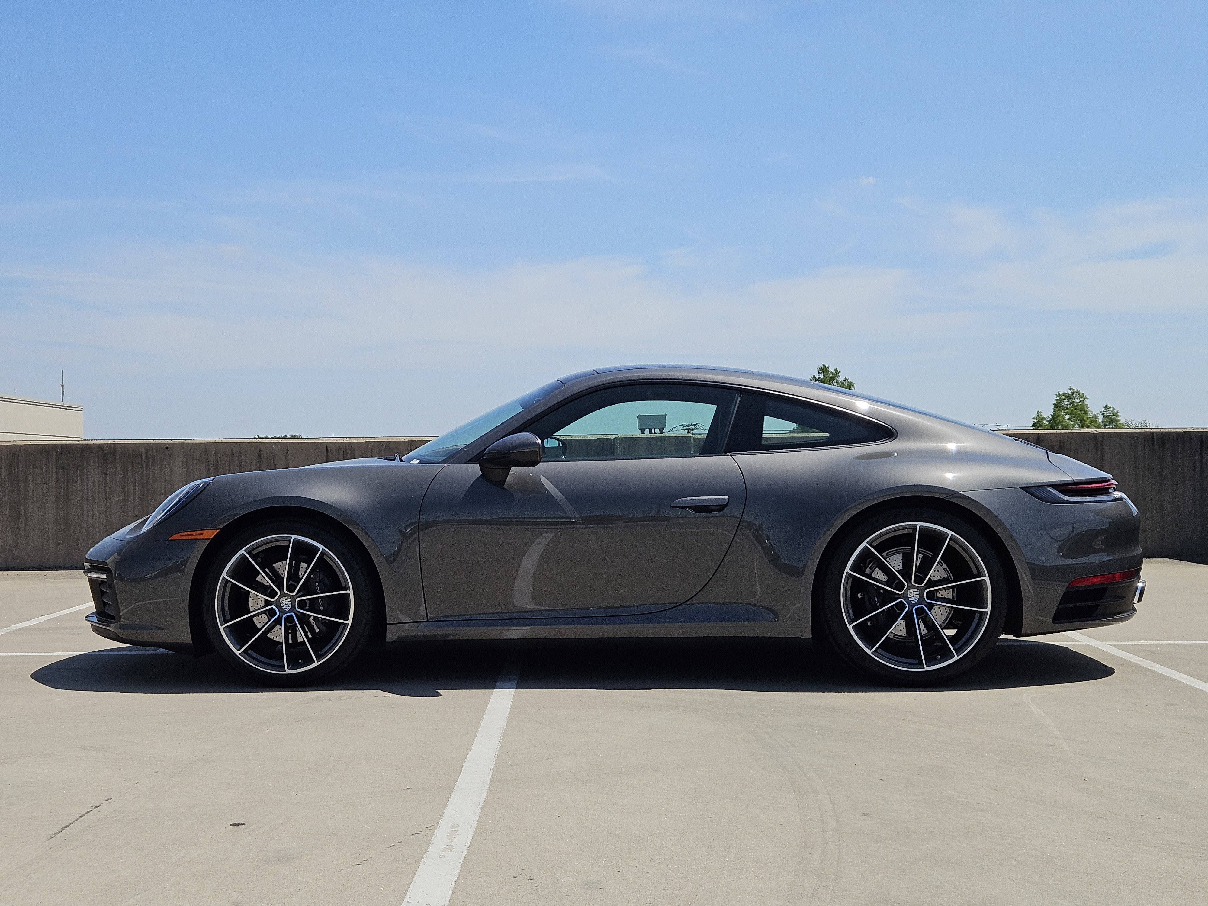 Used 2021 Porsche 911 Carrera RWD image 2