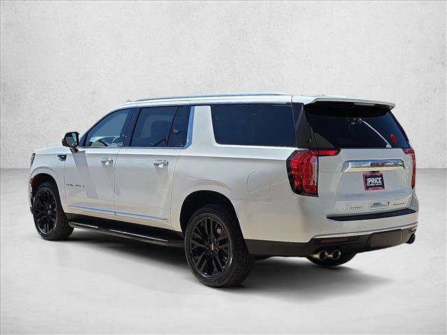 Used 2022 GMC Yukon XL Denali w/ Advanced Technology Package AWD/4WD image 8