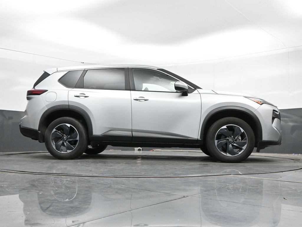 Used 2025 Nissan Rogue SV AWD/4WD image 40