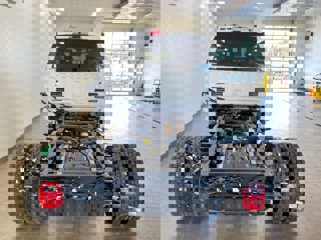 New 2025 Ford F550 4x4 Crew Cab image 6