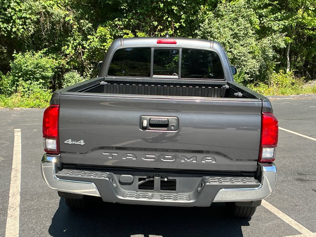 Certified 2022 Toyota Tacoma SR5 w/ SR5 Appearance Package (SM) AWD/4WD image 4