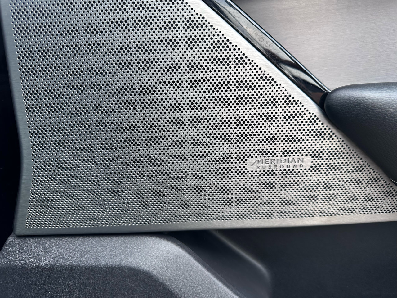 Used 2018 Land Rover Range Rover Velar R-Dynamic SE image 43