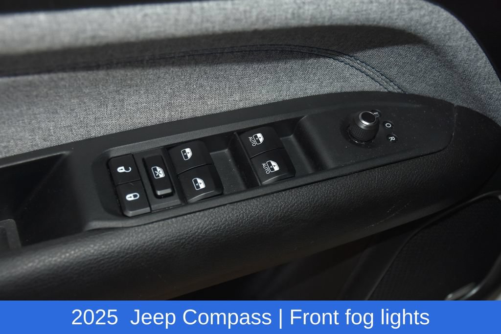 Used 2025 Jeep Compass Latitude w/ Sun & Sound Group AWD/4WD image 24