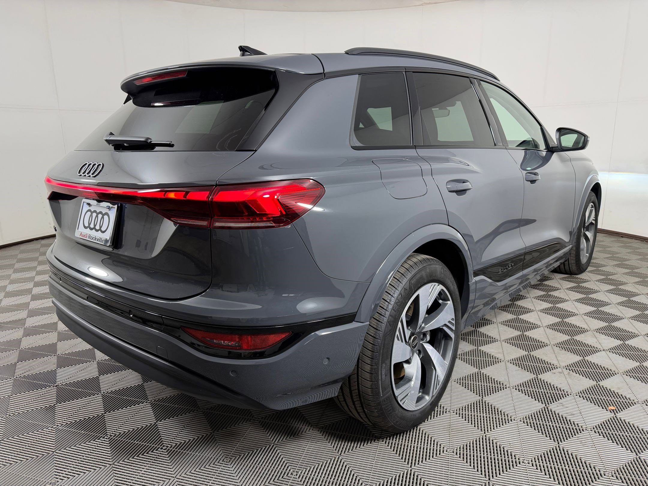 Used 2025 Audi Q6 e-tron Prestige w/ Black Warm Weather Package AWD/4WD image 9