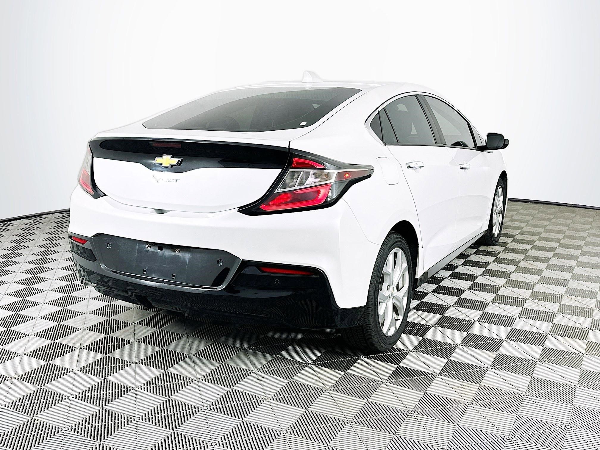 Used 2017 Chevrolet Volt Premier w/ Driver Confidence II Package image 7