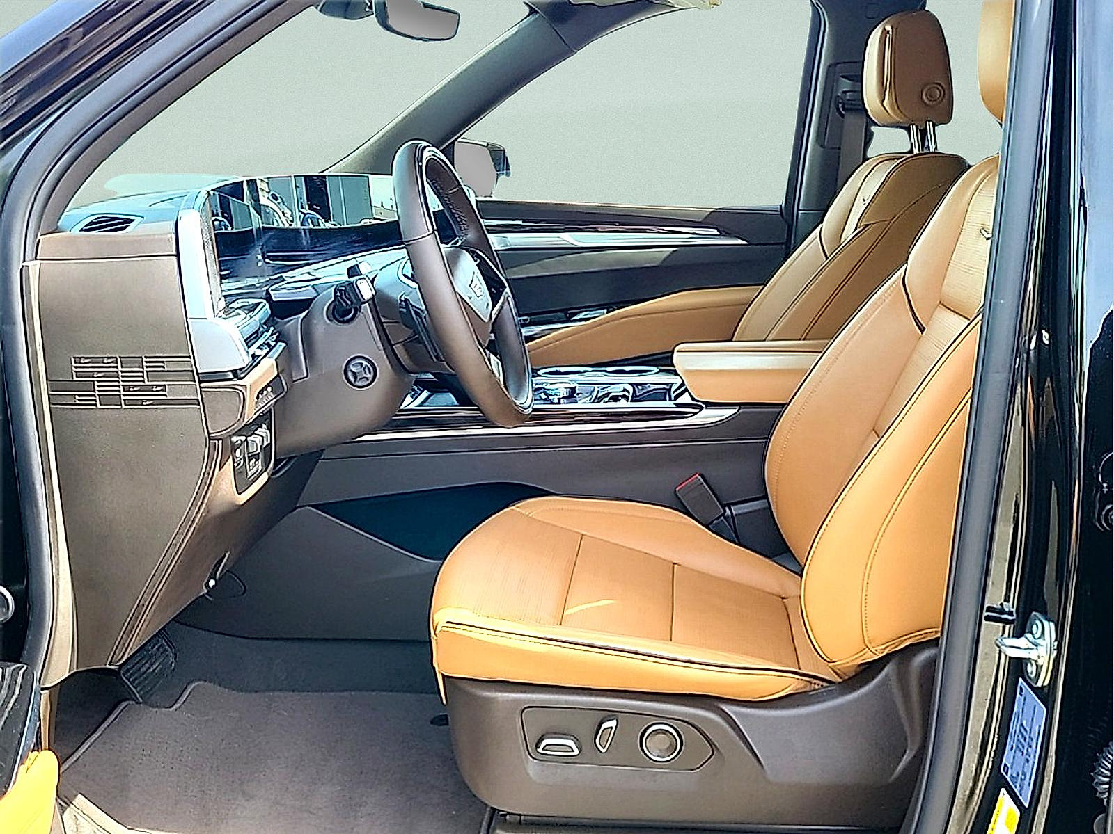 Certified 2026 Cadillac Escalade Luxury AWD/4WD image 12