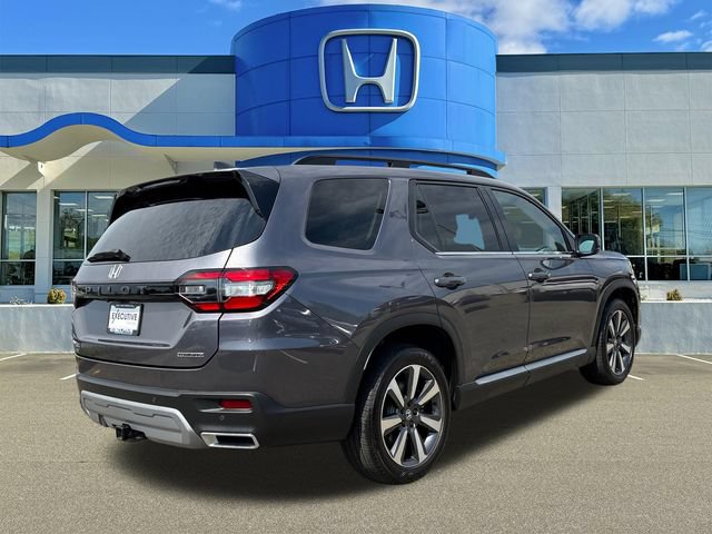 Used 2025 Honda Pilot Touring image 2