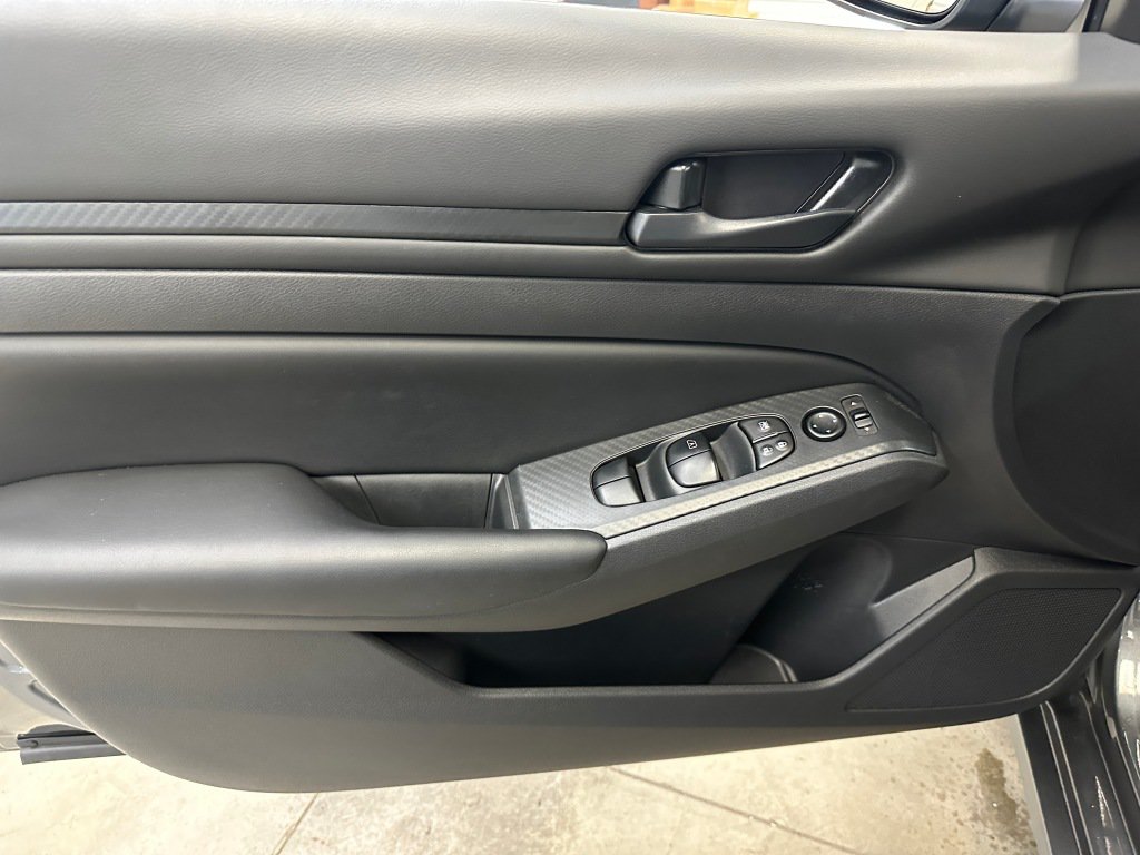 Used 2024 Nissan Altima 2.5 S FWD image 6