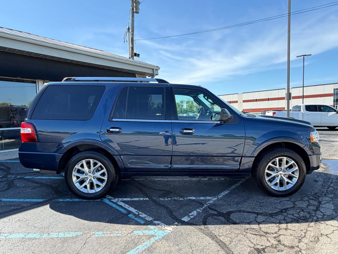 Used 2017 Ford Expedition Limited w/ Equipment Group 301A AWD/4WD image 6