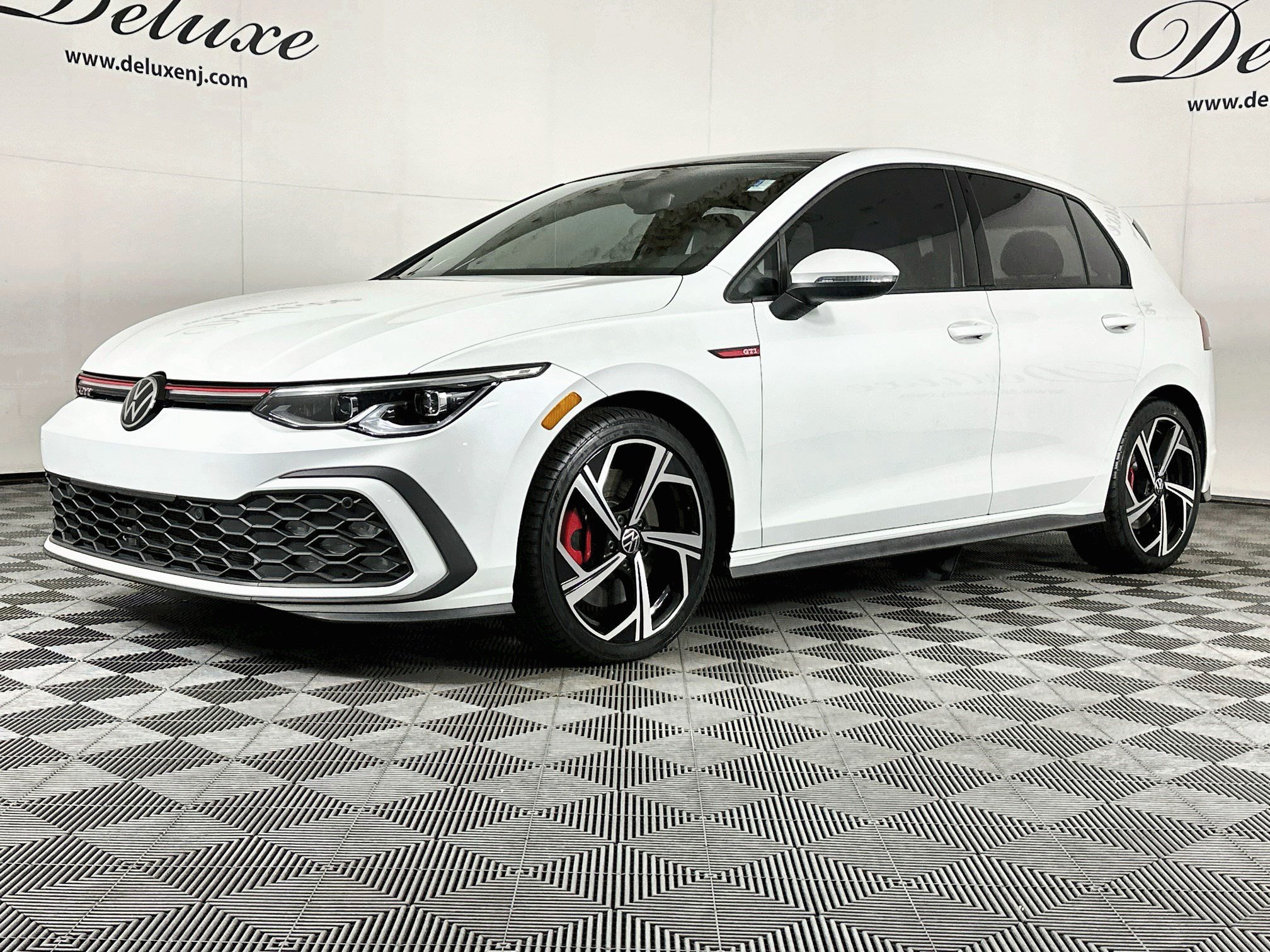 Used 2024 Volkswagen GTI SE FWD image 3