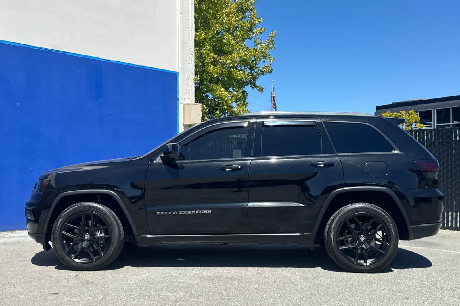 Used 2020 Jeep Grand Cherokee Laredo w/ Laredo X Package RWD image 6