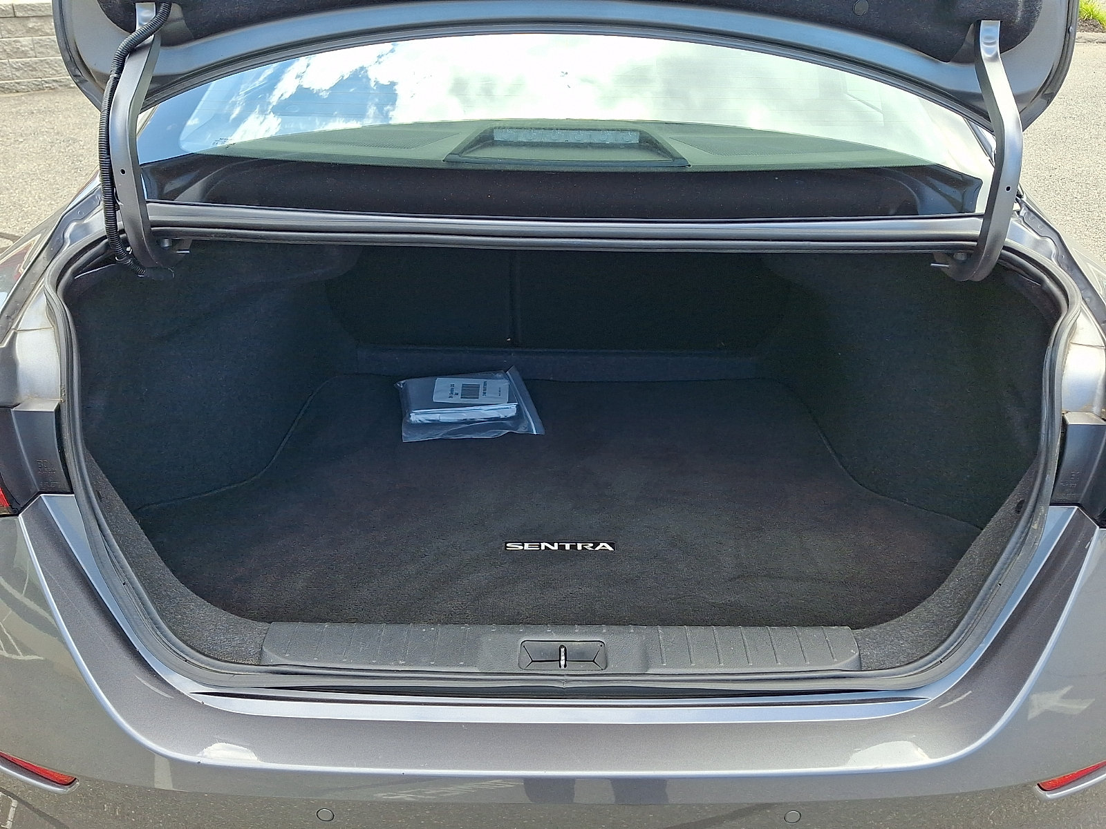 Used 2024 Nissan Sentra SV FWD image 28