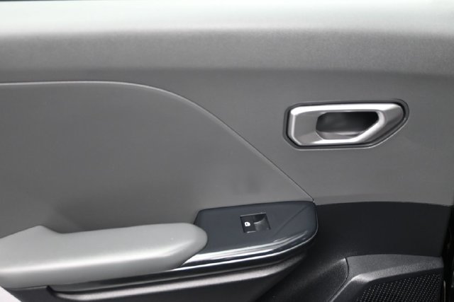 Used 2025 Kia K4 FWD image 11