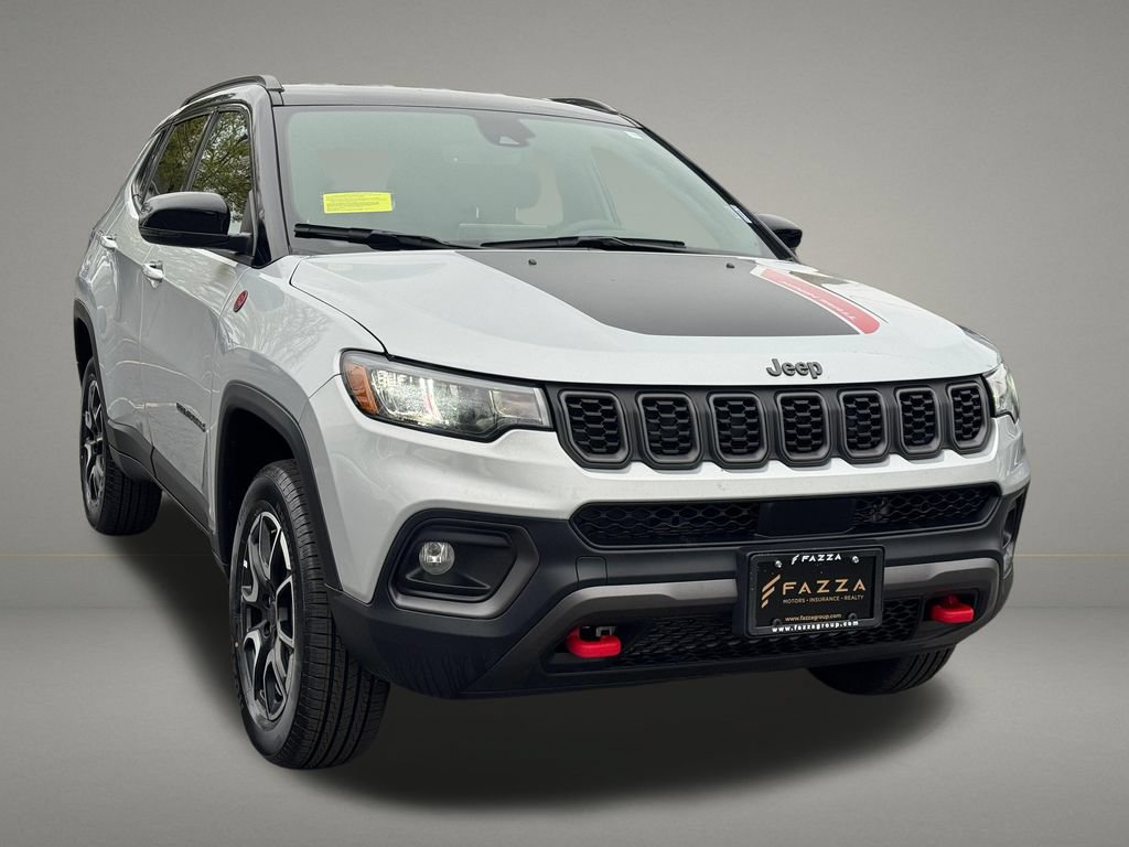Used 2025 Jeep Compass Trailhawk AWD/4WD image 8