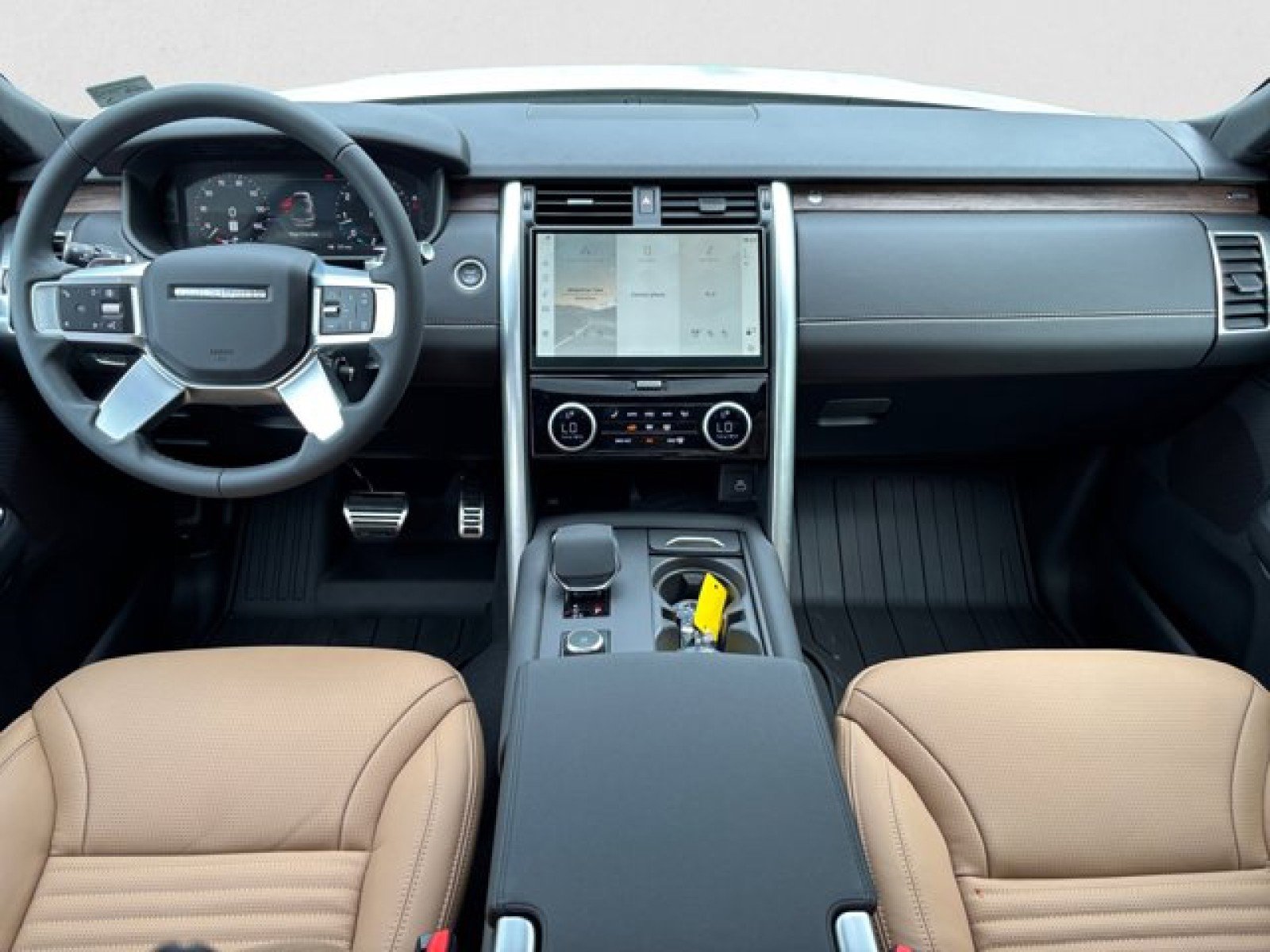 New 2025 Land Rover Discovery Dynamic SE image 13