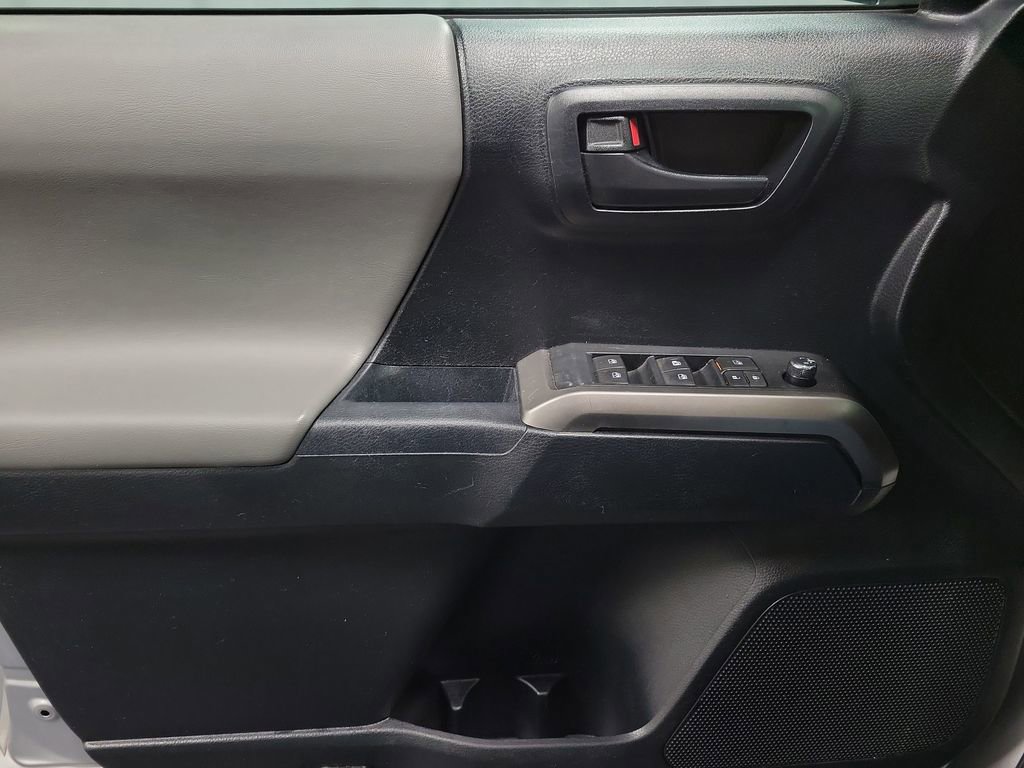 Used 2016 Toyota Tacoma SR5 image 21