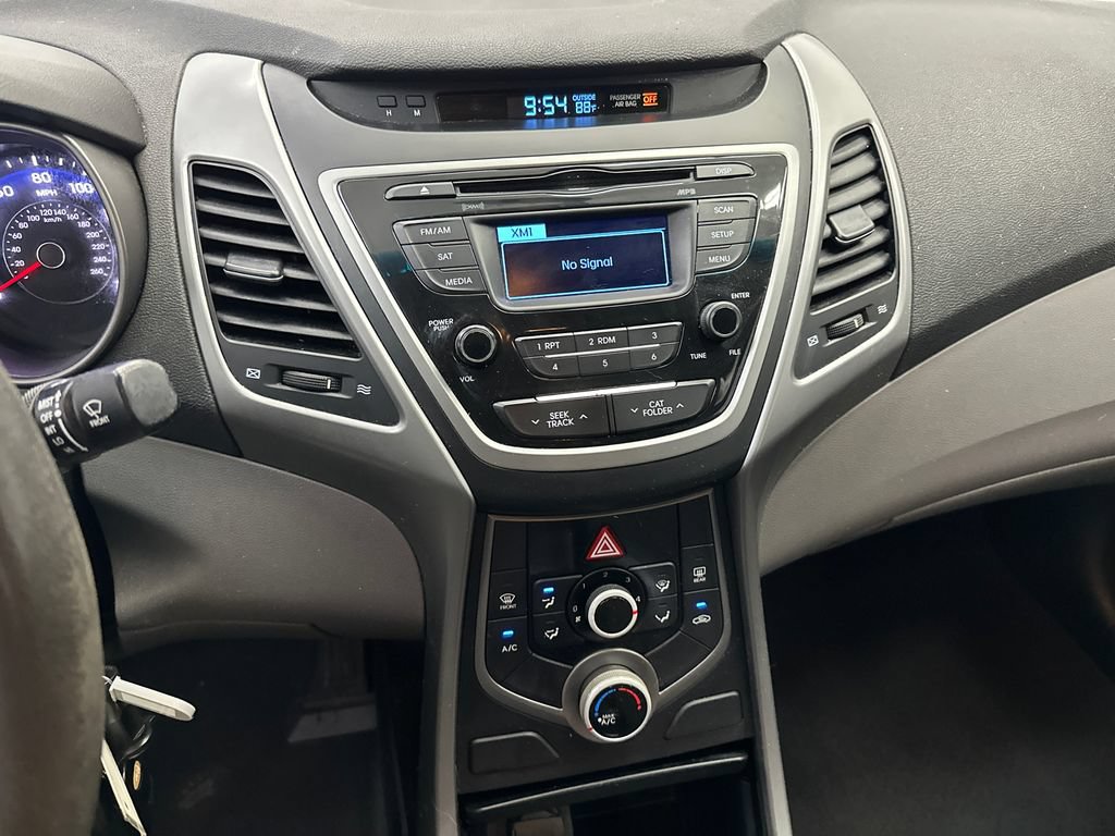 Used 2016 Hyundai Elantra SE FWD image 25