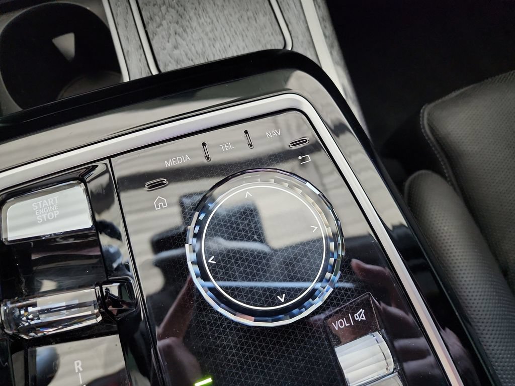 Used 2023 BMW 740i w/ Executive Package RWD image 30