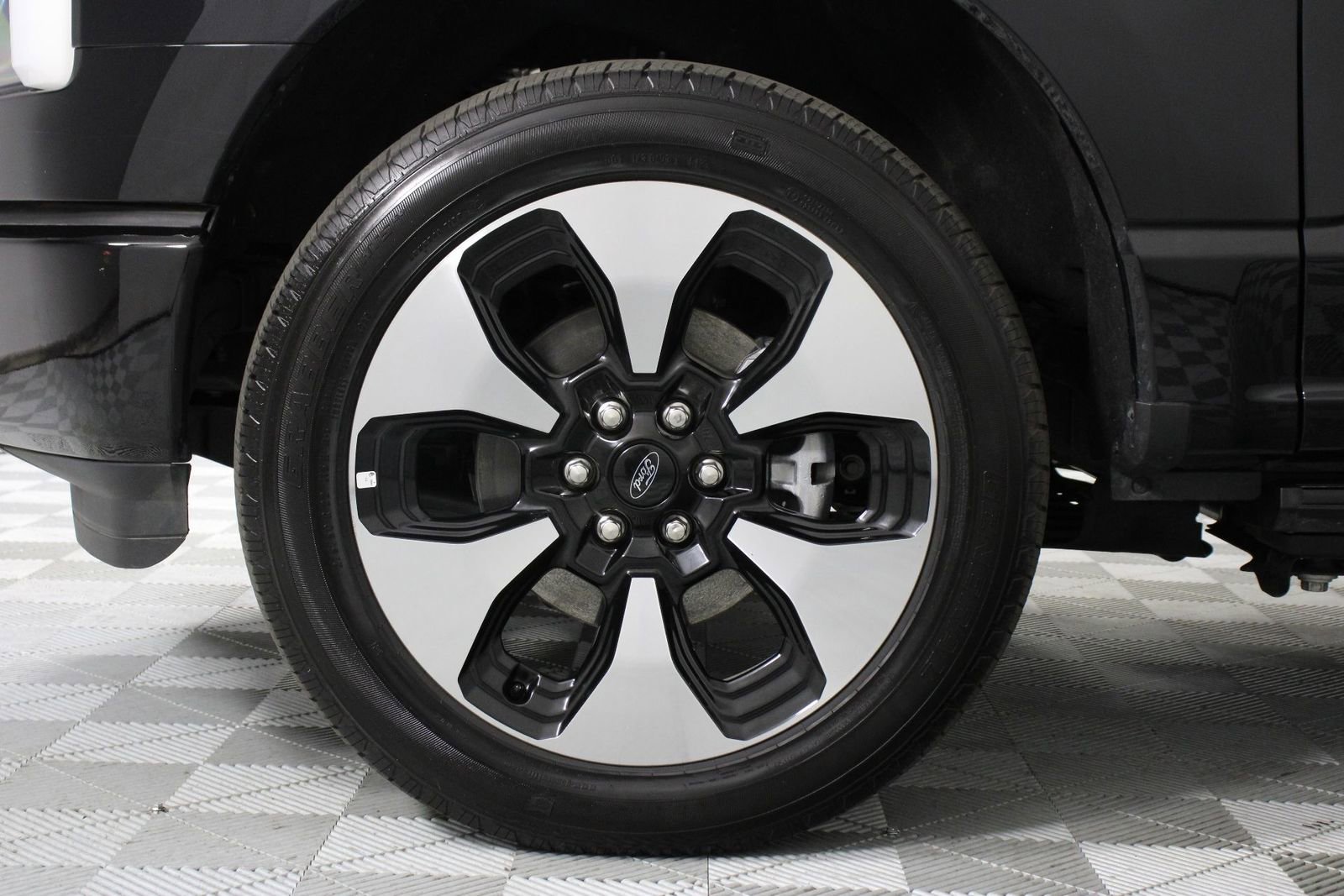 Used 2024 Ford F150 Lightning Platinum AWD/4WD image 26