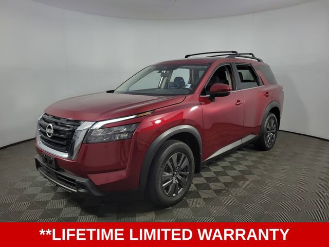 Used 2023 Nissan Pathfinder SV image 3