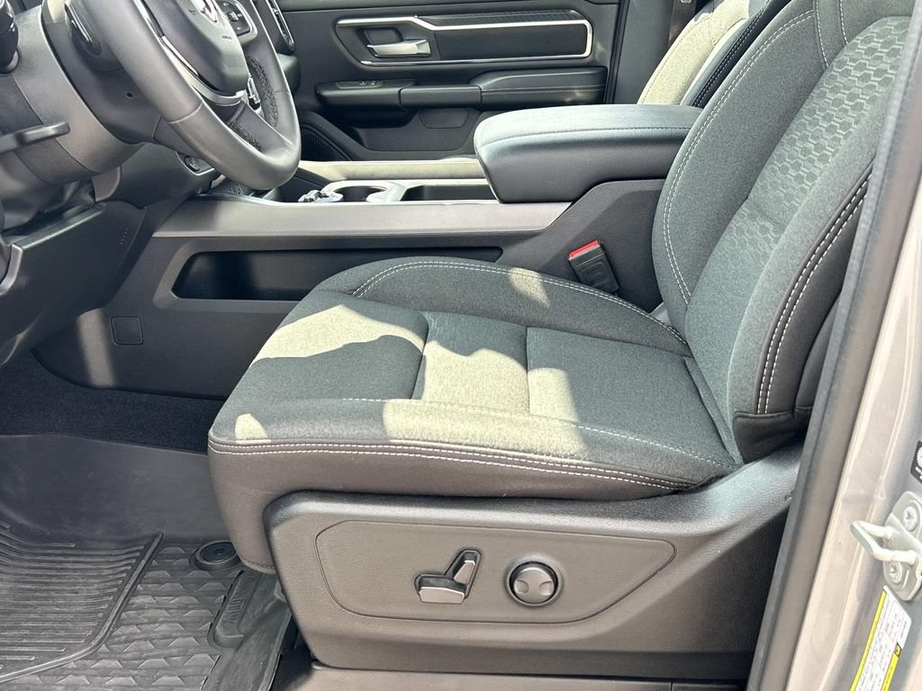 Used 2025 RAM 1500 Big Horn AWD/4WD image 16