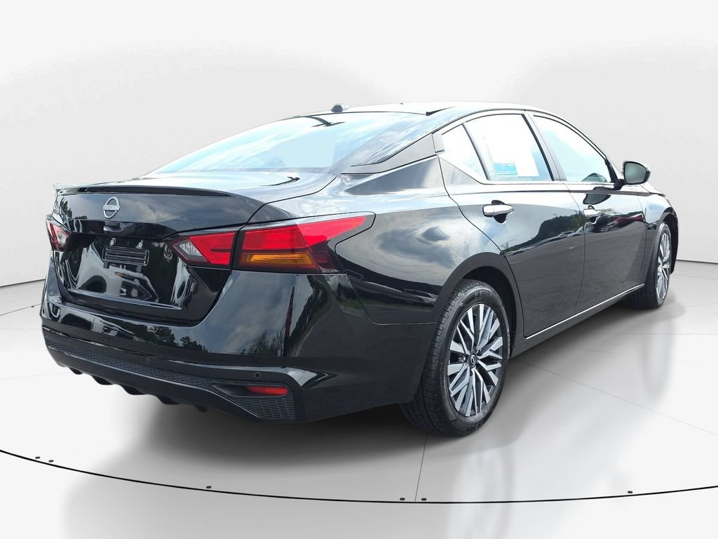 Used 2025 Nissan Altima 2.5 SV FWD image 6