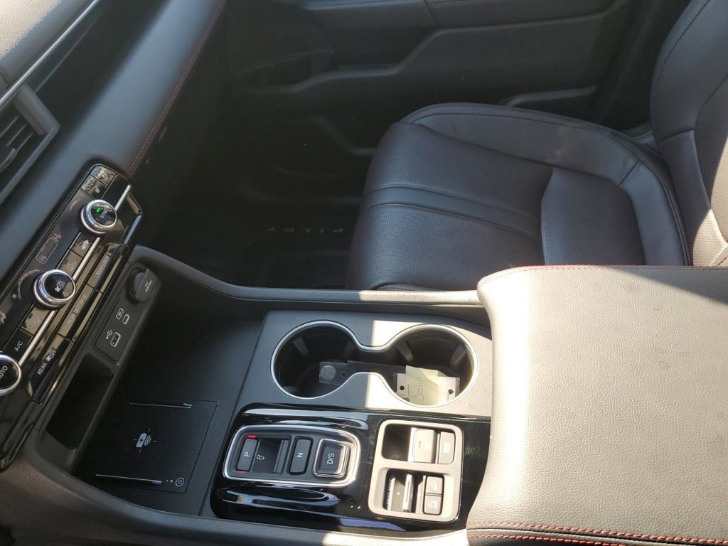 Used 2025 Honda Pilot Black Edition image 24