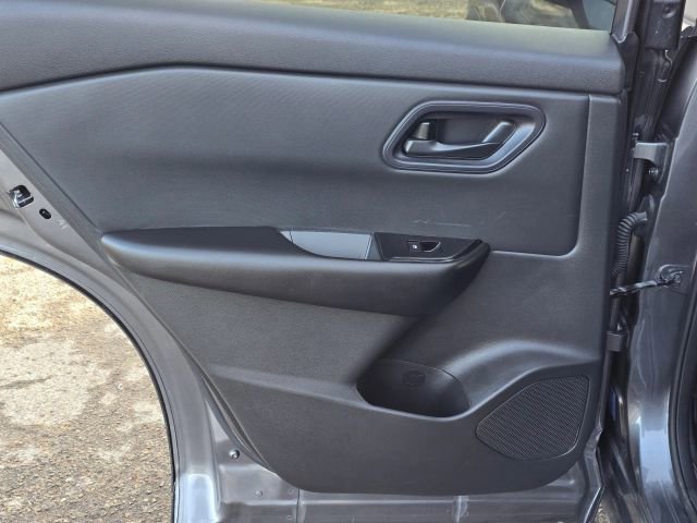 Used 2024 Nissan Rogue S image 12