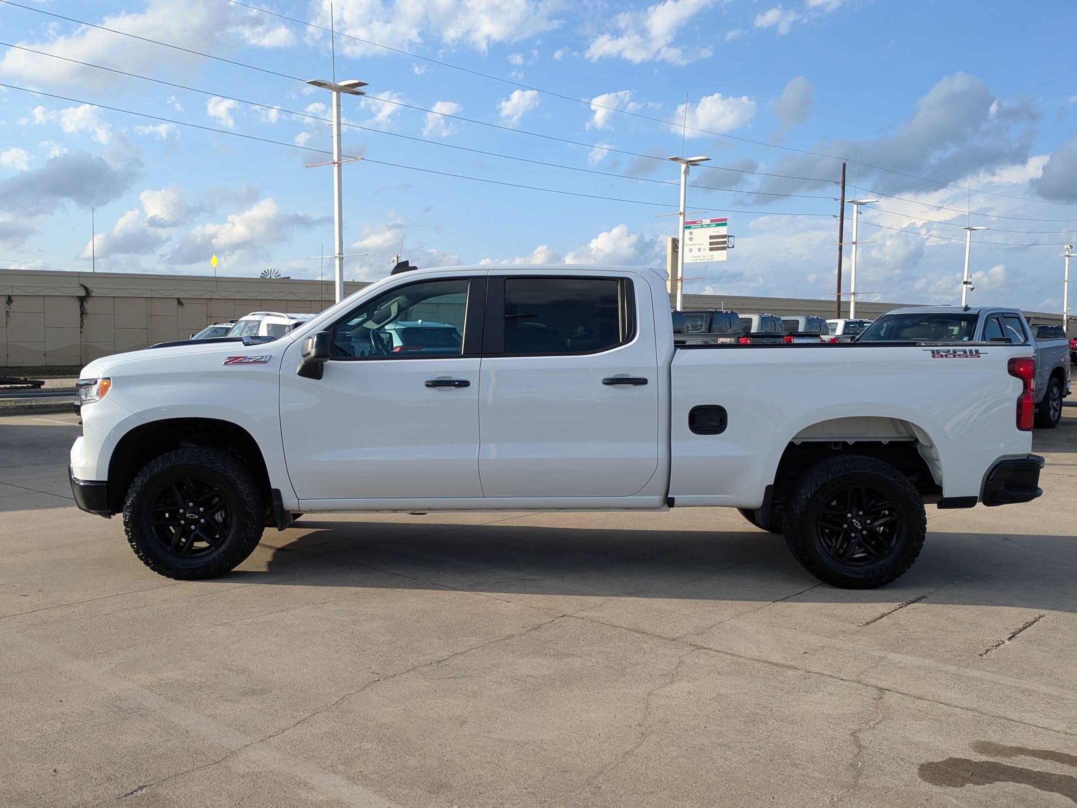 Used 2023 Chevrolet Silverado 1500 LT Trail Boss w/ Convenience Package II image 7