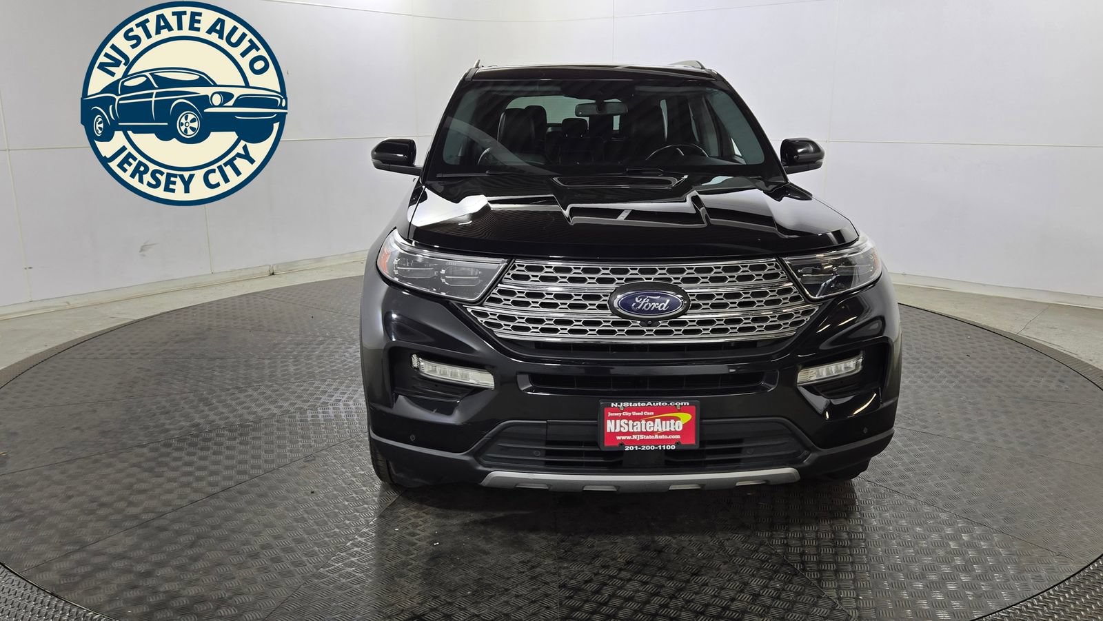 Used 2021 Ford Explorer Limited w/ Equipment Group 301A AWD/4WD image 2