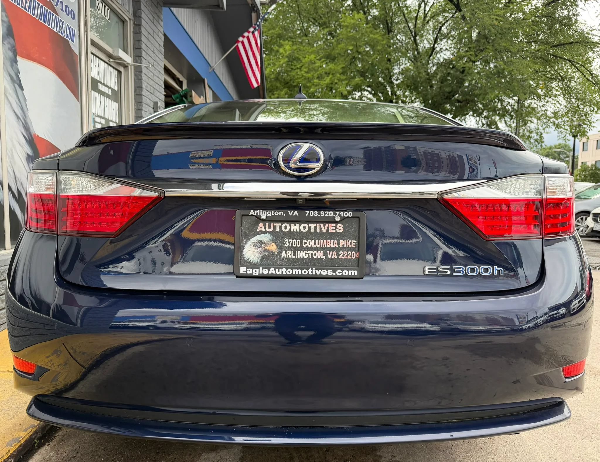 Used 2014 Lexus ES 300h w/ Luxury Package w/Bamboo Trim FWD image 4