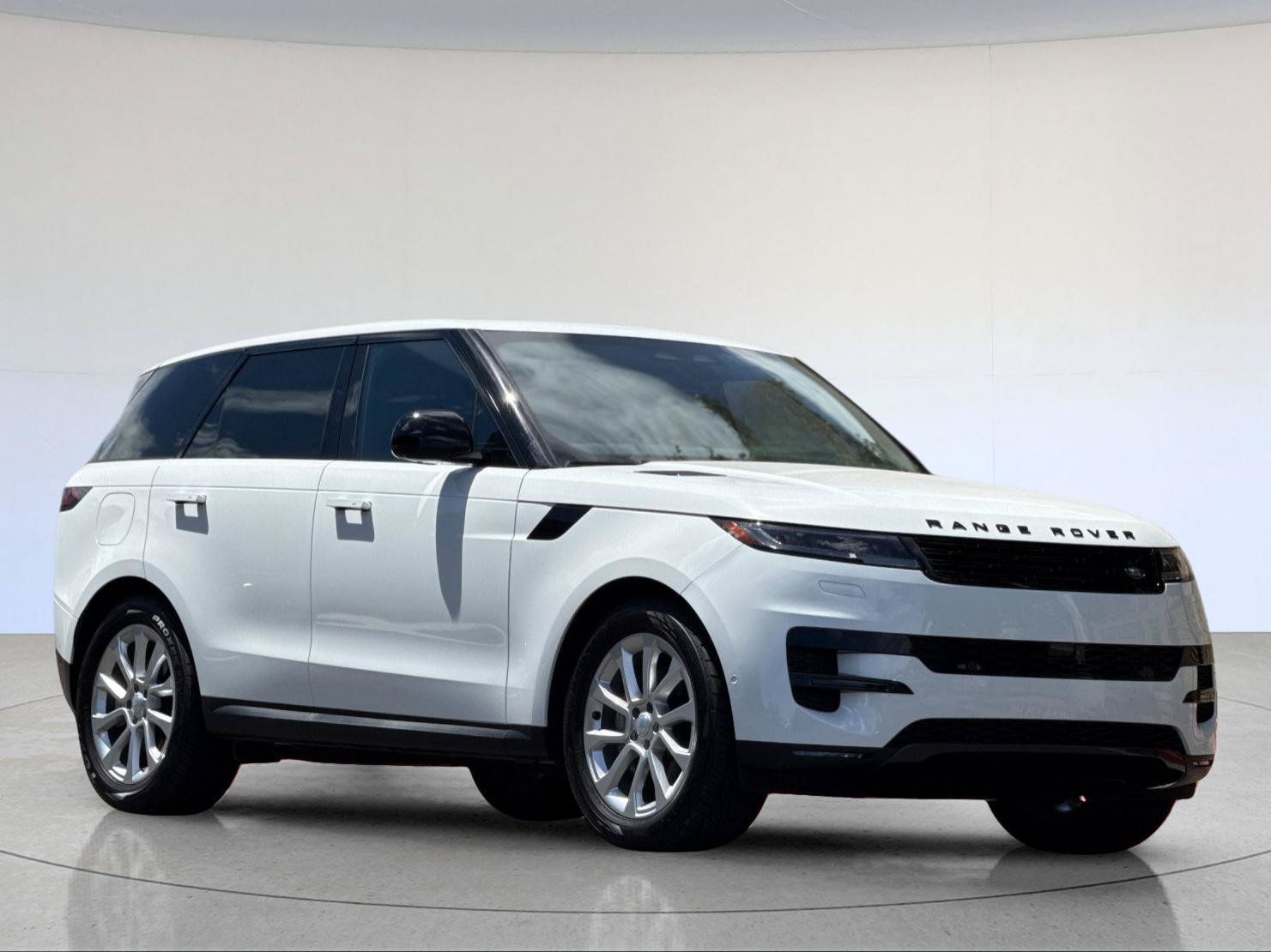Used 2025 Land Rover Range Rover Sport SE AWD/4WD image 8