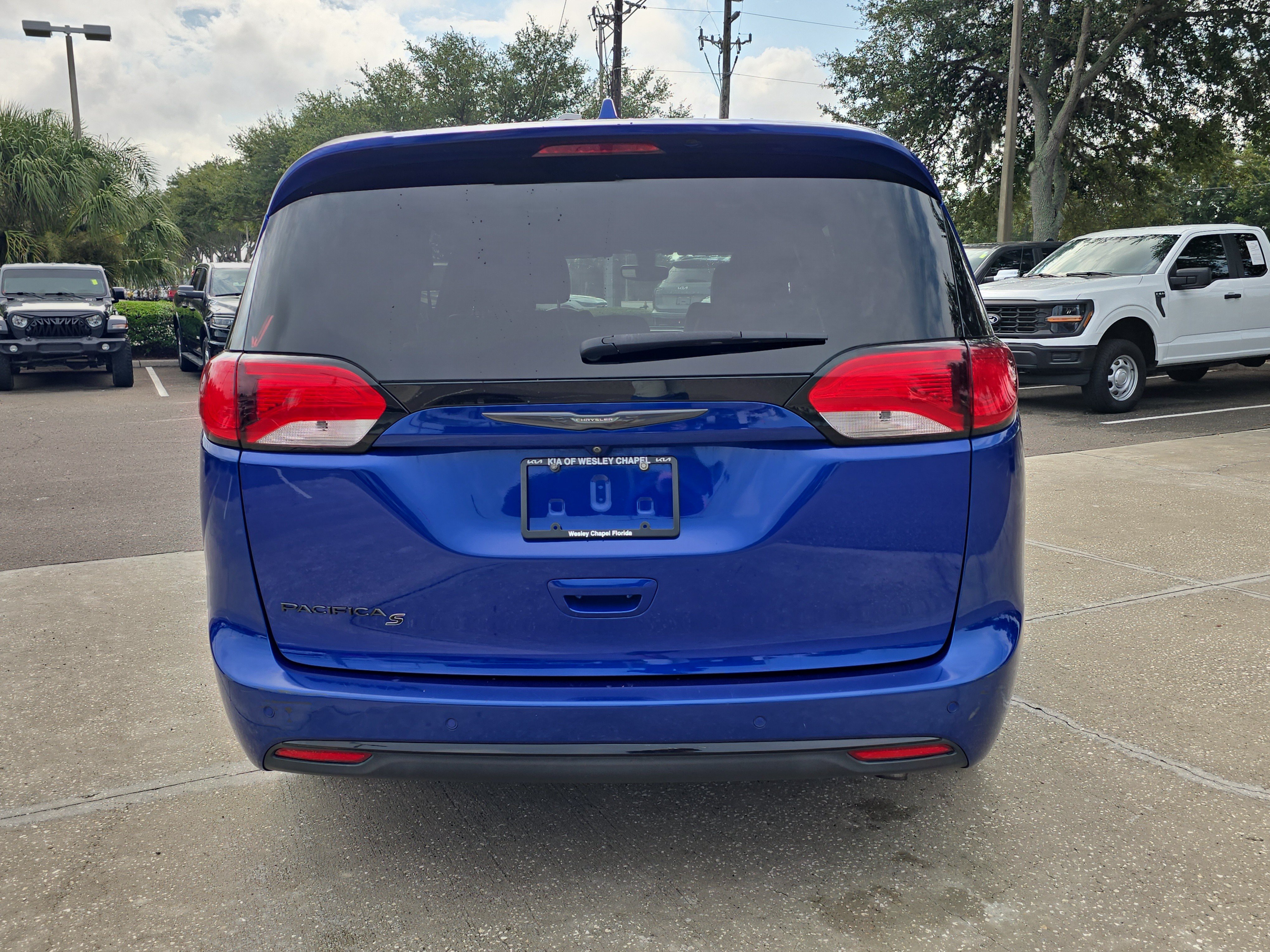 Used 2019 Chrysler Pacifica Touring-L w/ S Appearance Package FWD image 7